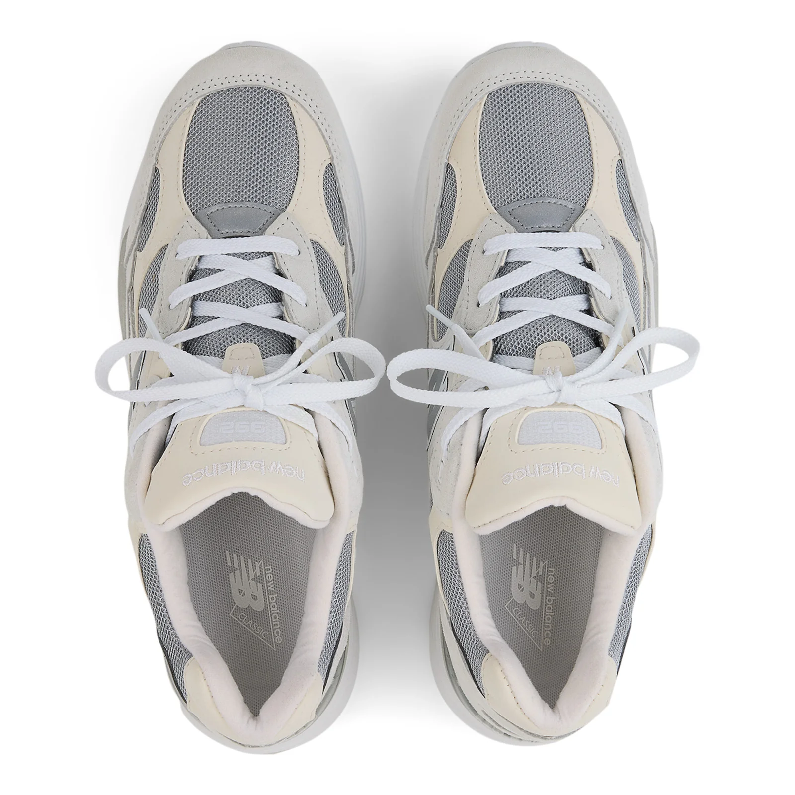 in USA 992 'Core White Reflection' - Image 4