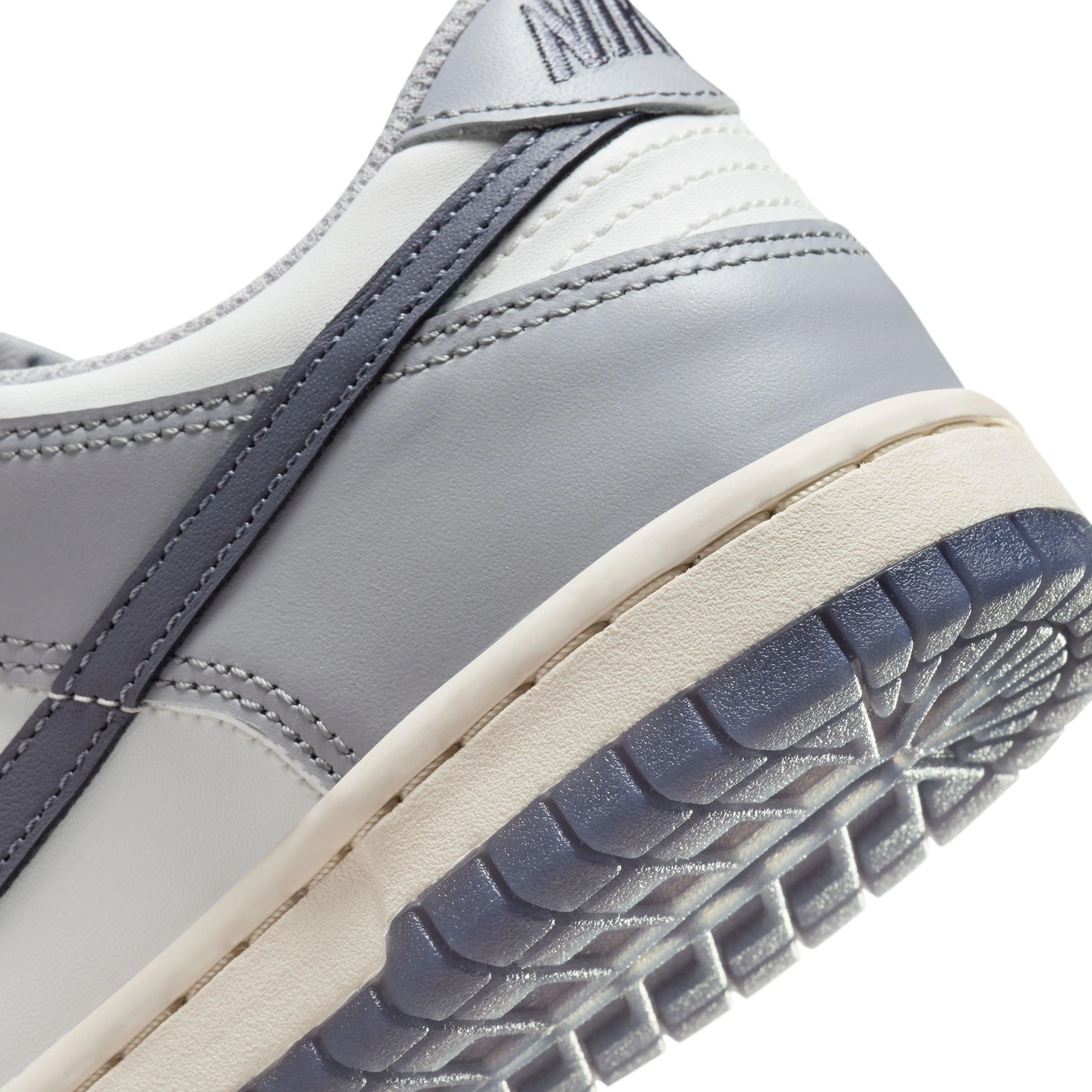 Kids Dunk Low 'Platinum Tint' - Image 8