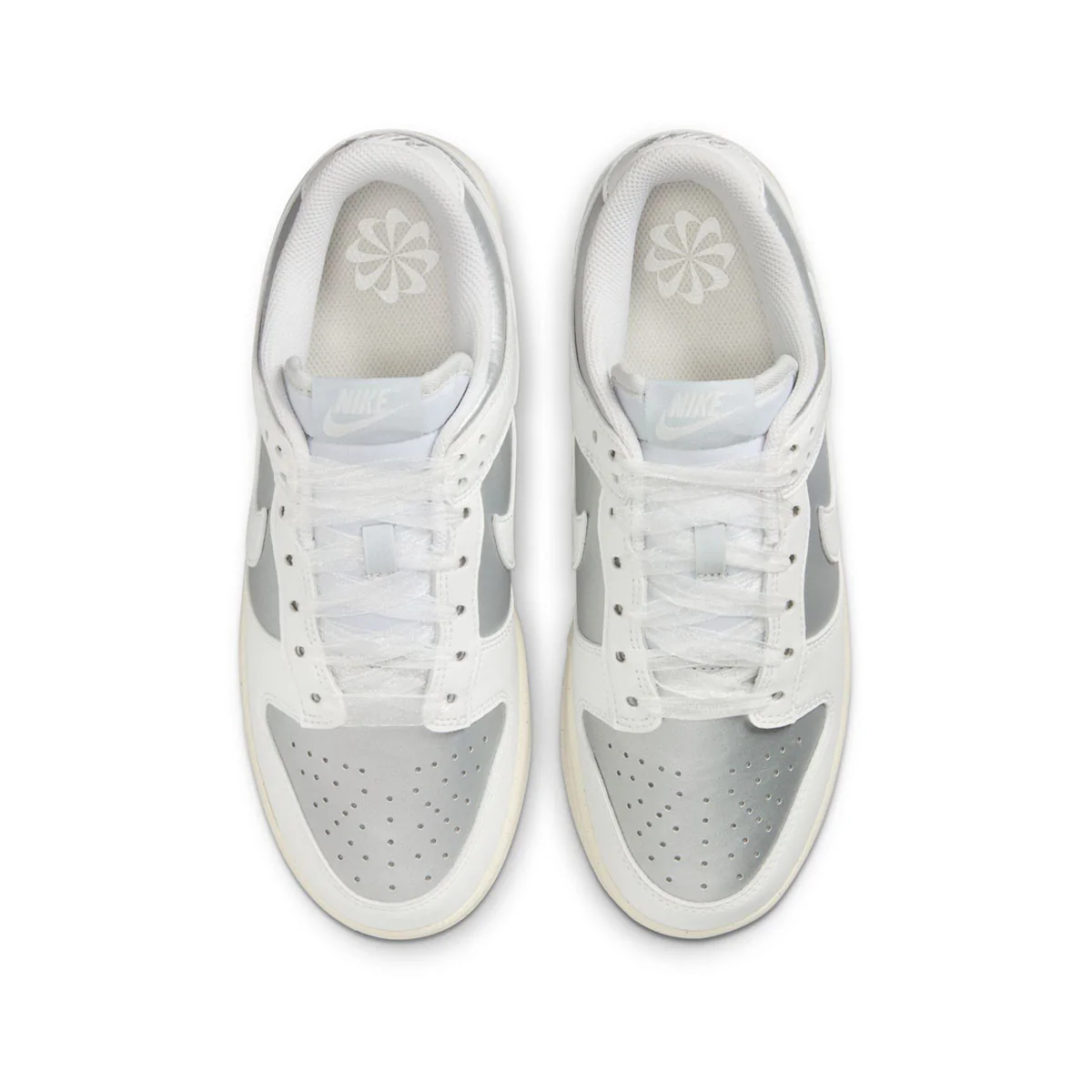 Wmns Dunk Low Next Nature 'Metallic Platinum' - Image 4