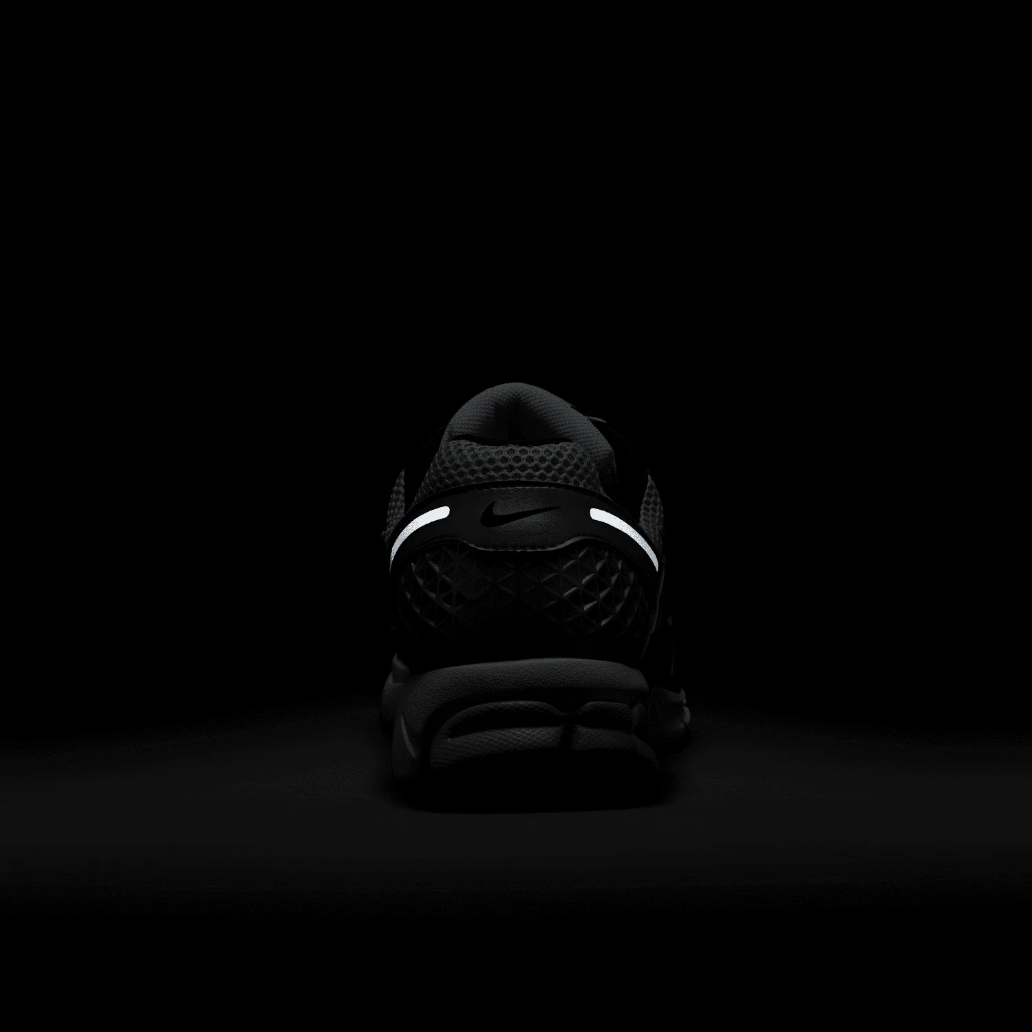 Zoom Vomero 5 'Metallic Silver Black' - Image 7