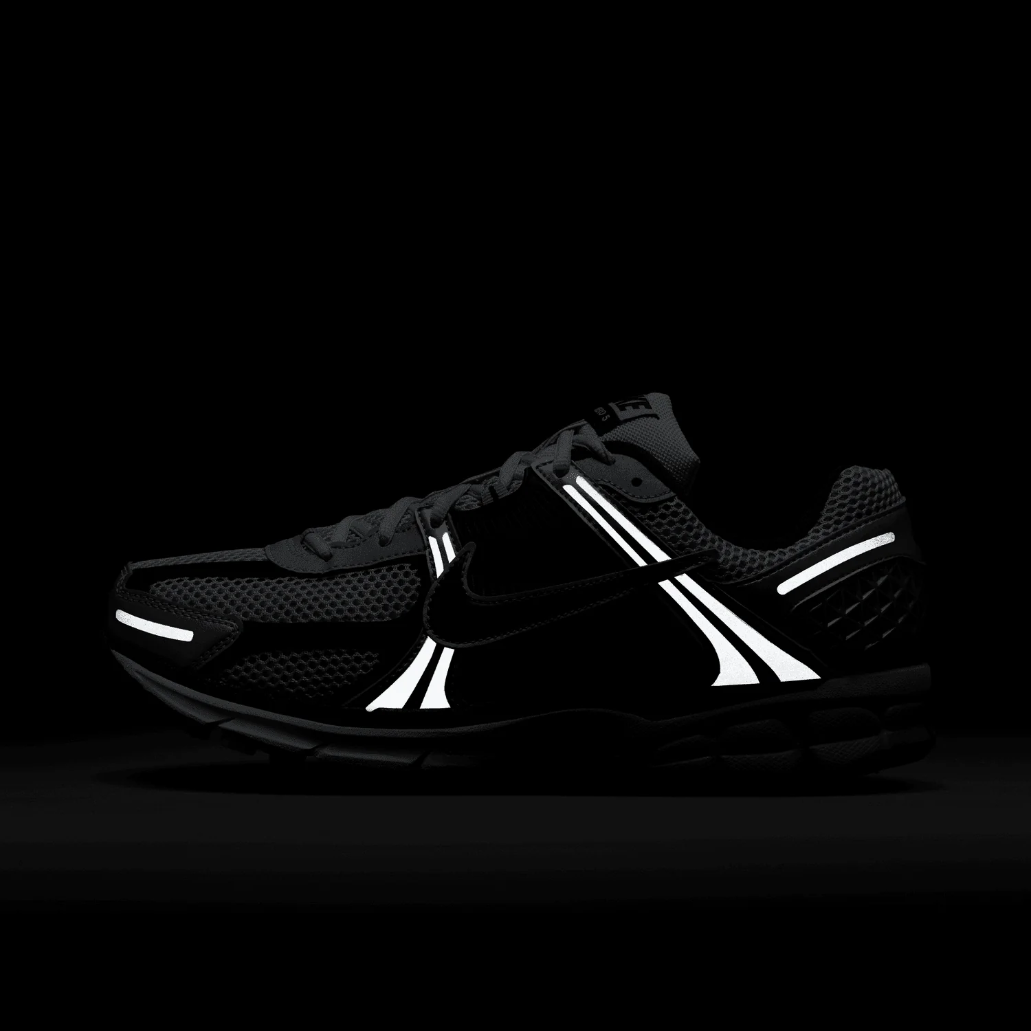 Zoom Vomero 5 'Metallic Silver Black' - Image 8