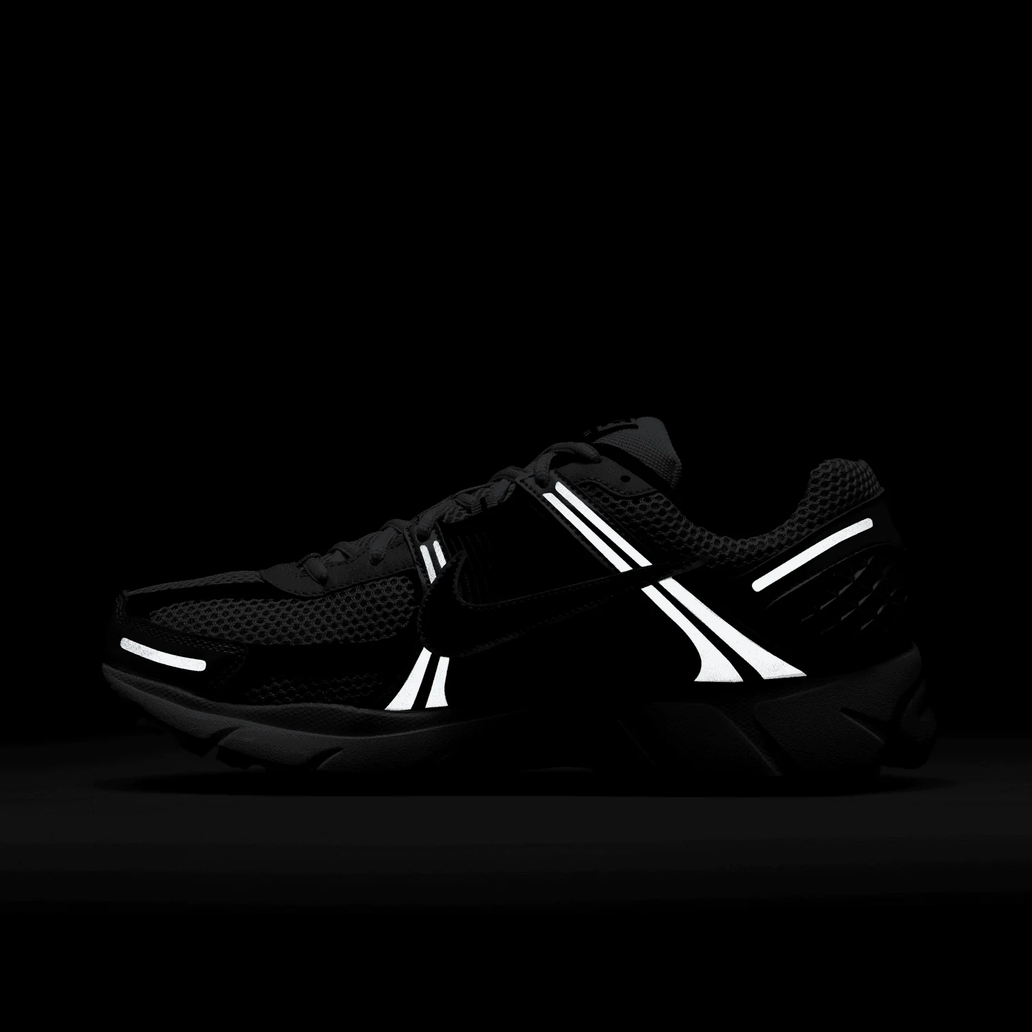 Zoom Vomero 5 'Metallic Silver Black' - Image 9