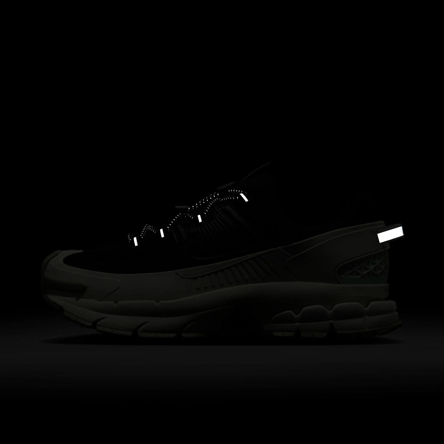 Zoom Vomero Roam 'Black Light Silver' - Image 10