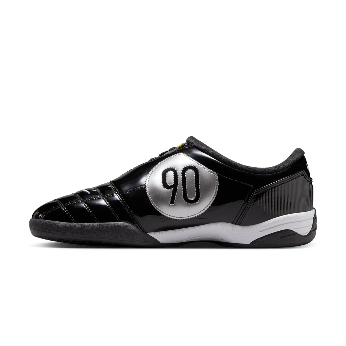 Total 90 III 'Black White' - Image 3
