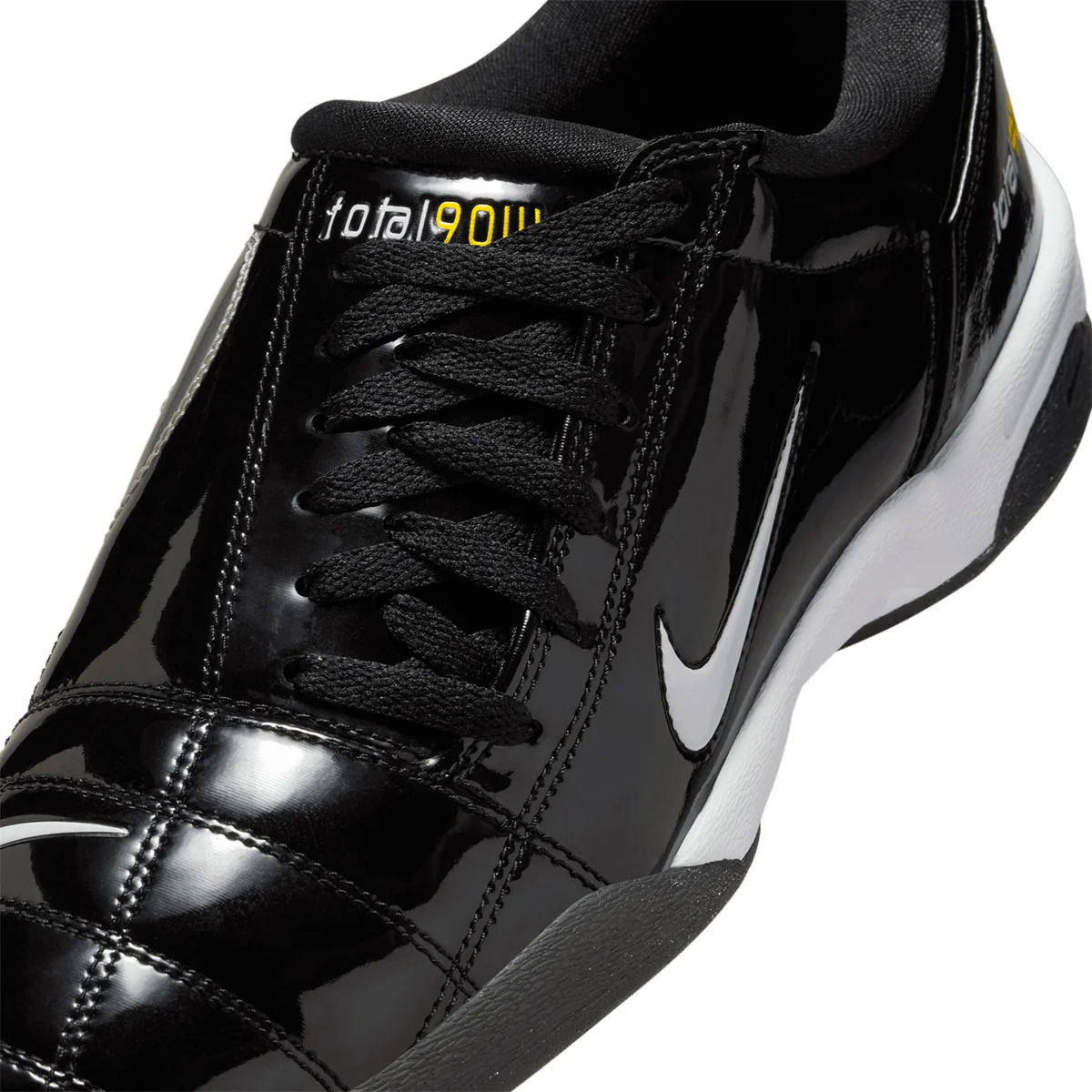 Total 90 III 'Black White' - Image 7